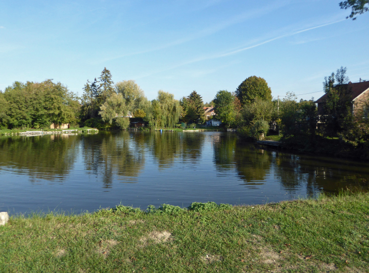 Un étang de pêche - Saint-Christ-Briost