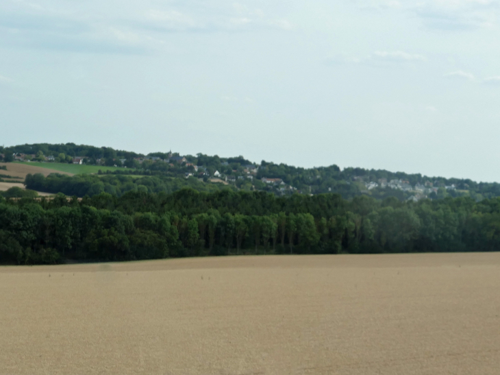 Le village vu de l'autoroute A29 - Saint-Fuscien