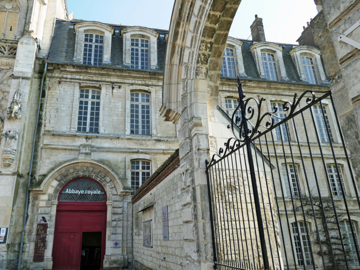 L'entrée de l'abbaye royale - Saint-Riquier