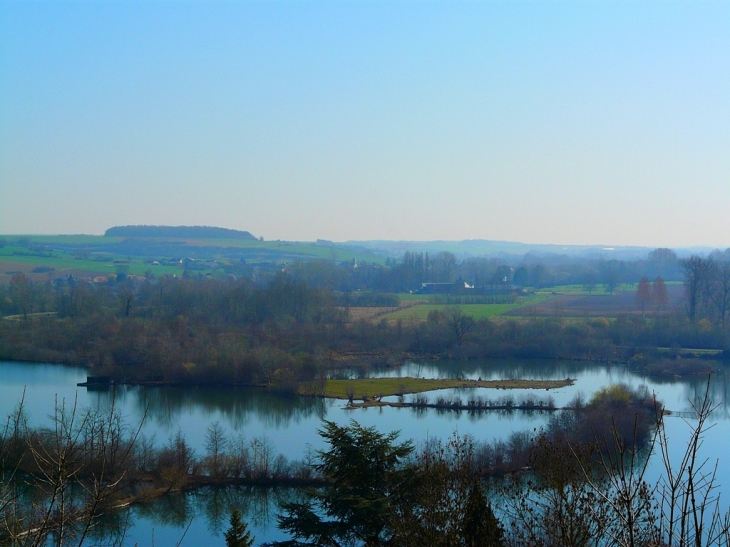 Etang de la Barrette (Conseil général de la Samarie) depuis le point de vue de Sainte Colette à Corbie 80800 - Vaux-sur-Somme