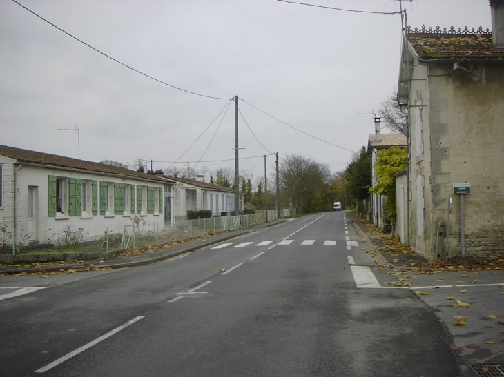 Début de l'avenue du grand chemin depuis le chemin Rochelais - Aigrefeuille-d'Aunis