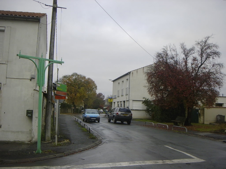 Rue de la poste depuis la rue de l'Aunis - Aigrefeuille-d'Aunis