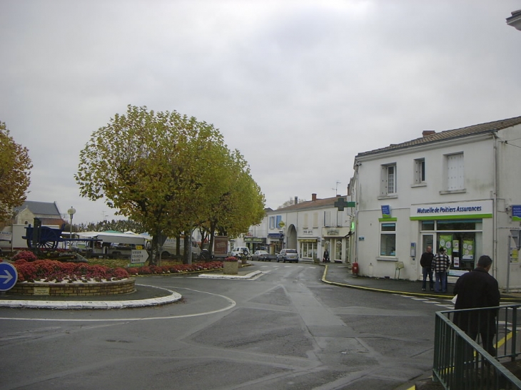 Rue de Virson depuis la place de la République - Aigrefeuille-d'Aunis
