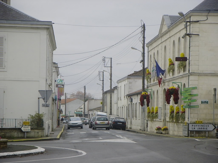 Mairie bien fleurie rue de l'Aunis - Aigrefeuille-d'Aunis