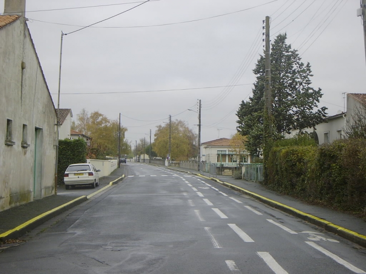 Rue des écoles depuis l'avenue des Marronniers - Aigrefeuille-d'Aunis