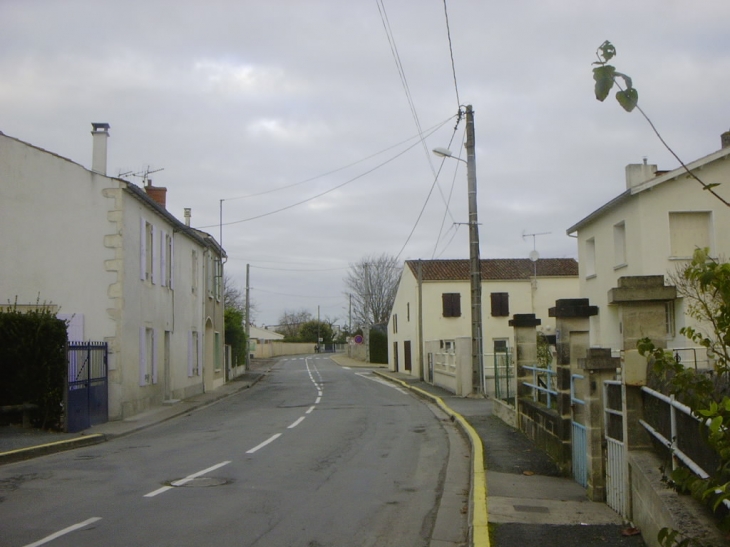 Route de saint Cristophe avant la rue du 19 mars 1962 - Aigrefeuille-d'Aunis