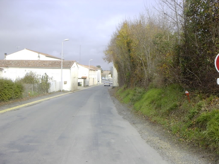 Rue de la gare depuis le chemin Rochelais en descendant - Aigrefeuille-d'Aunis