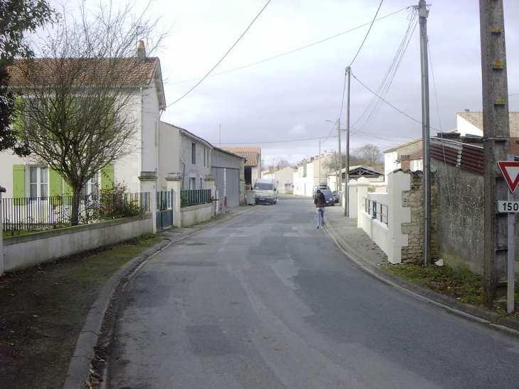 Rue des Ormes vers la rue Péré - Aigrefeuille-d'Aunis