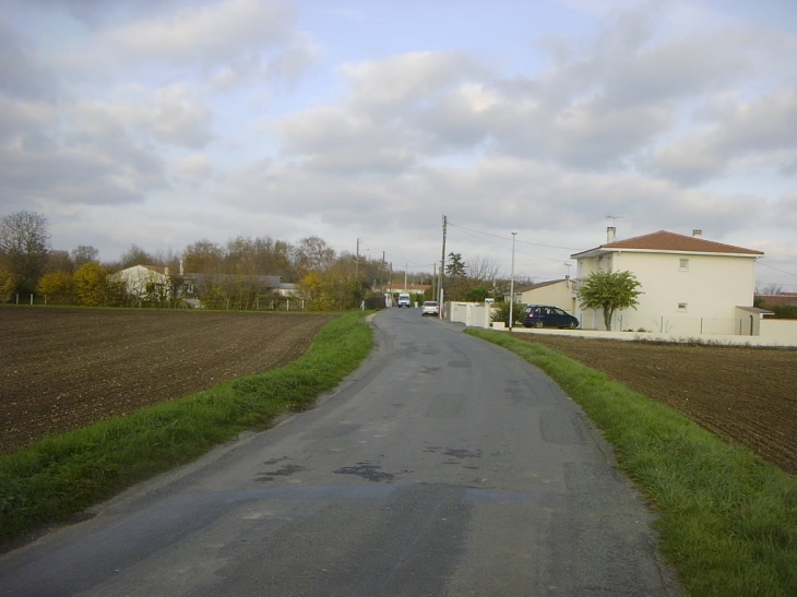 Rue de l'Angle en venant de la rue de Vredun - Aigrefeuille-d'Aunis