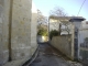 Ruelle a droite sur le coté de l'église