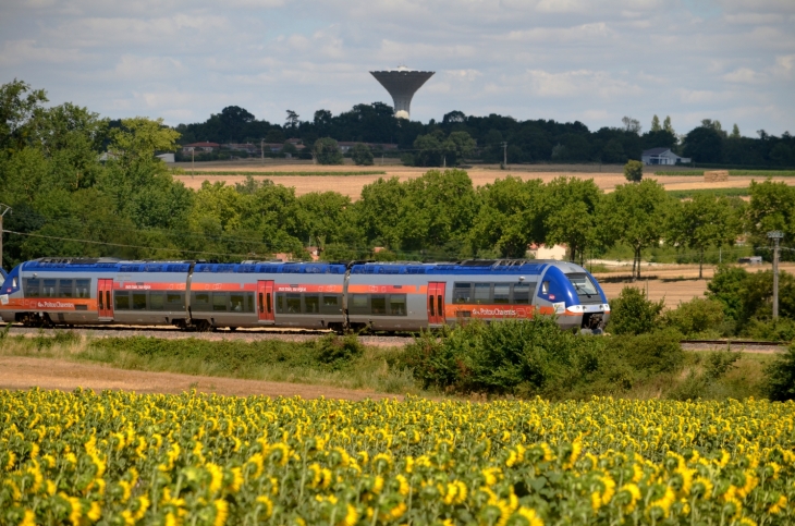 Train - Asnières-la-Giraud