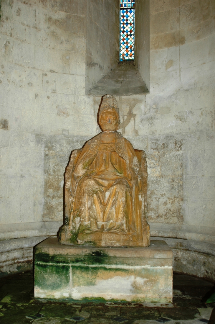 Statue de ST Pierre église du même nom - Aulnay
