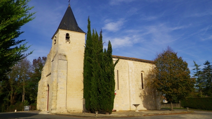 L'église romane Saint André trés remaniée au 14 et 15ème. - Bran
