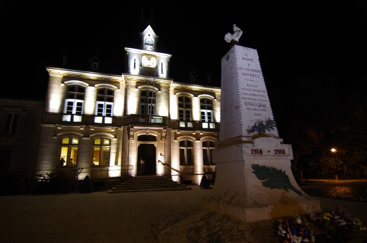 Mairie de nuit - Burie