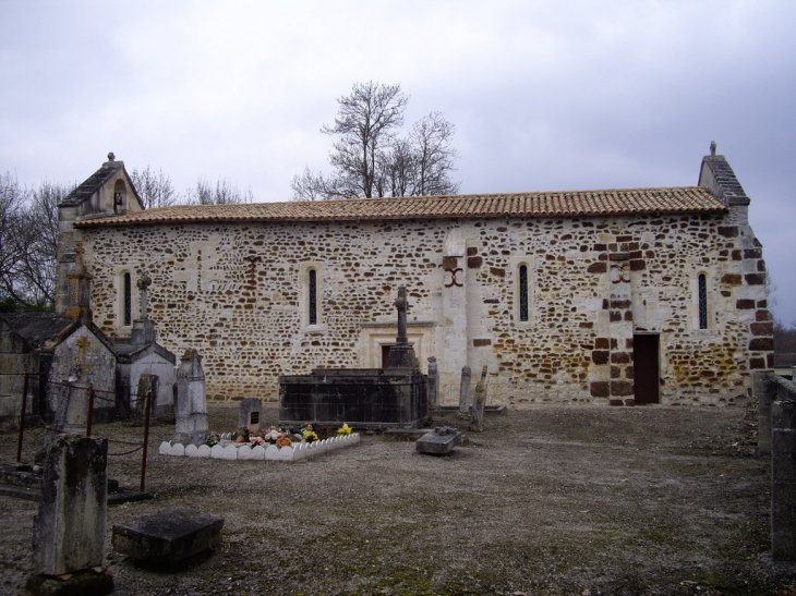 L'église de Lugéras 12ème . - Bussac-Forêt
