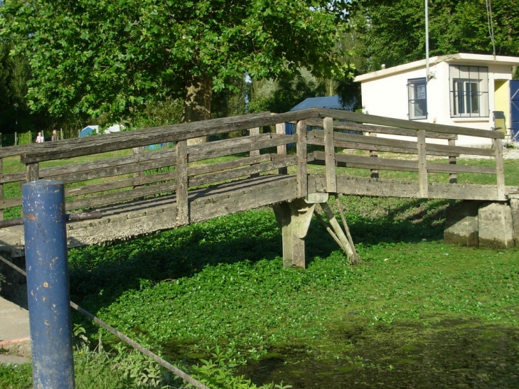 Le petit pont de bois - Chaniers