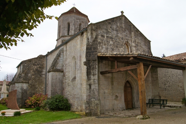 Eglise romane Saint Martin du XIIe siècle. - Clam