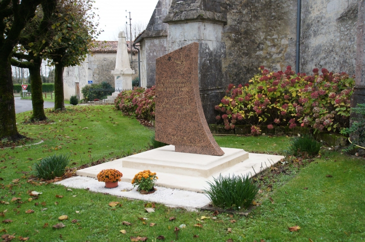 Monument à la mémoire de nos jeunes Camarades morts pour la France. - Clam