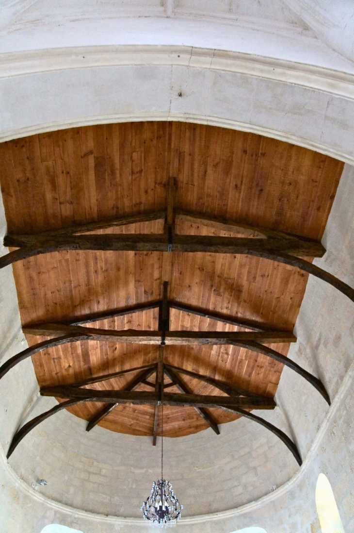 Le plafond du choeur en bois - Eglise Saint Martin. - Clam