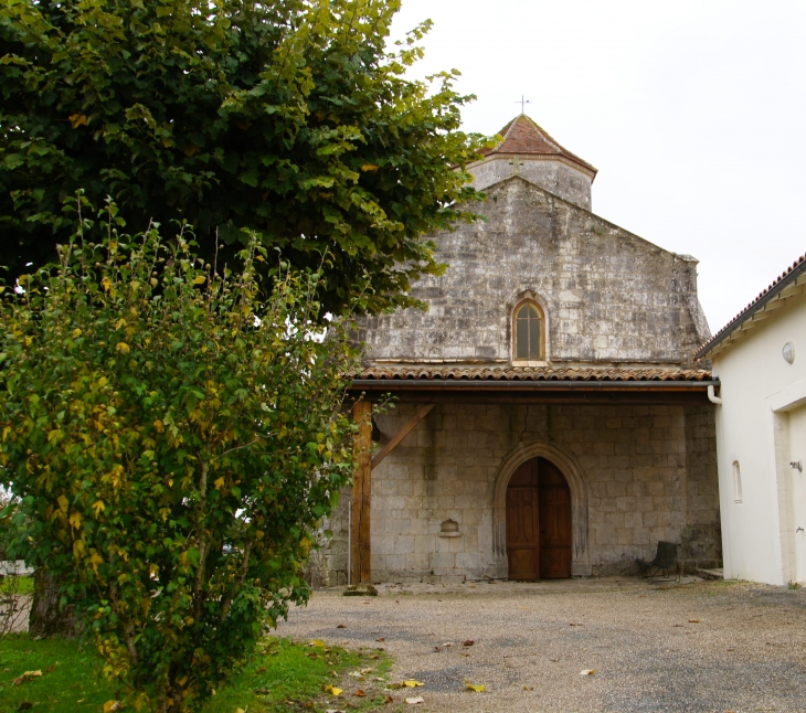 Façade occidentale de l'église Saint Mqartin. - Clam