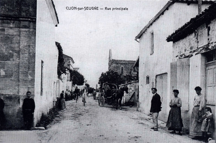 Rue principale, vers 1910 (carte postale ancienne). - Clion