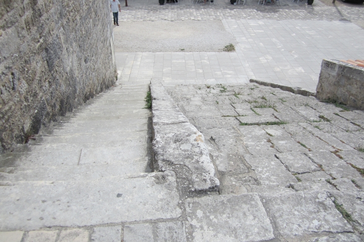 L'escalier Mancini, à la Place Forte de Brouage, à HIERS-BROUAGE (Charente-Maritime).
