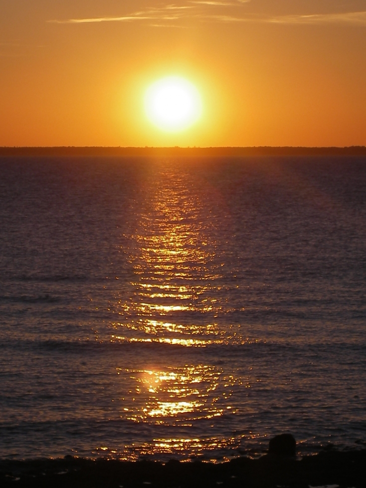 Coucher de soleil vu du bord d'océan - L'Houmeau