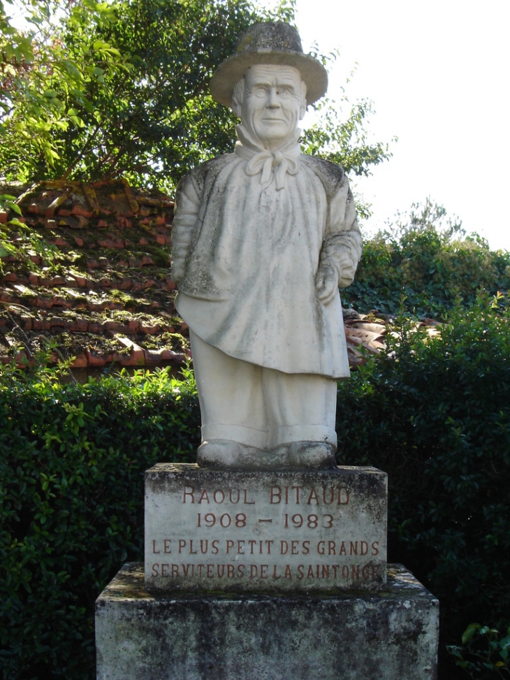 Statue de Raoul BITAUD barde patoisant - Le Mung