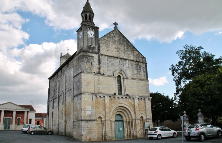 Photo à Les Nouillers (17380) L'église Les Nouillers, 218036