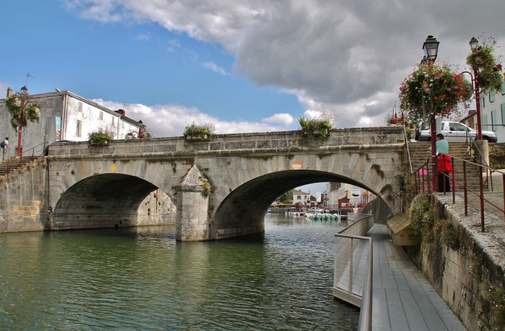 Pont sur La Sèvre Niortaise - Marans