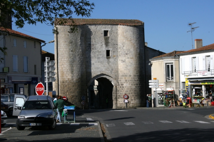 Le Porche - Pont-l'Abbé-d'Arnoult