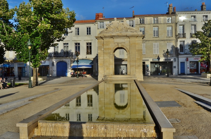 Fontaine Place Colbert - Rochefort
