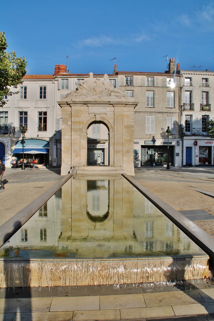 Fontaine Place Colbert - Rochefort