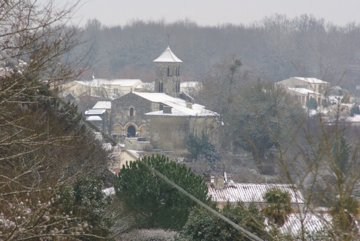 Eglise vu des hauts de St Césaire - Saint-Bris-des-Bois