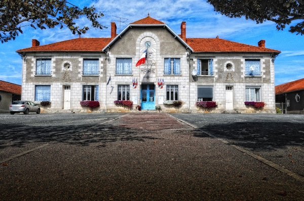 La mairie de Saint Dizant du Gua  - crédit Philippe Bizet - Saint-Dizant-du-Gua