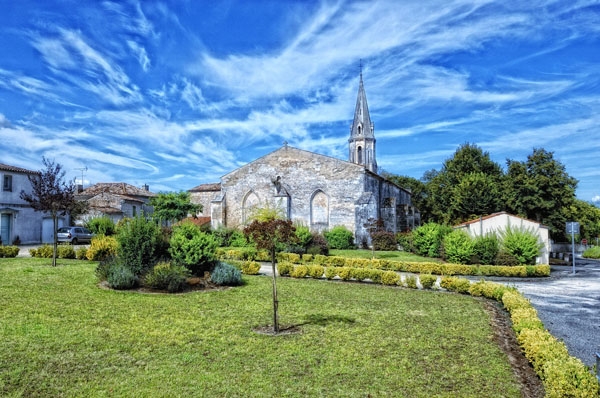 L'église Saint Vincent de Saint Dizant du Gua - crédit Philippe Bizet - Saint-Dizant-du-Gua
