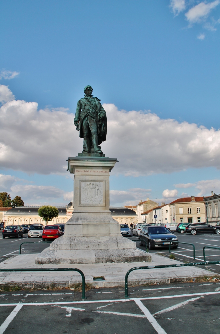Statue du Comte Regnaud - Saint-Jean-d'Angély