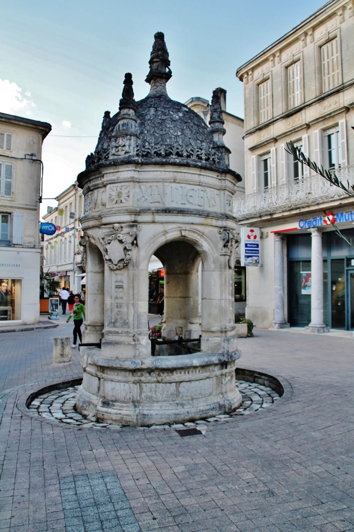 Fontaine du Pilori - Saint-Jean-d'Angély