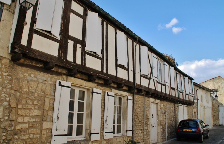 Maison a Colombages du 15 Em Siècle - Saint-Jean-d'Angély