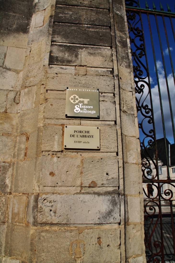 Porche de l'Abbaye - Saint-Jean-d'Angély