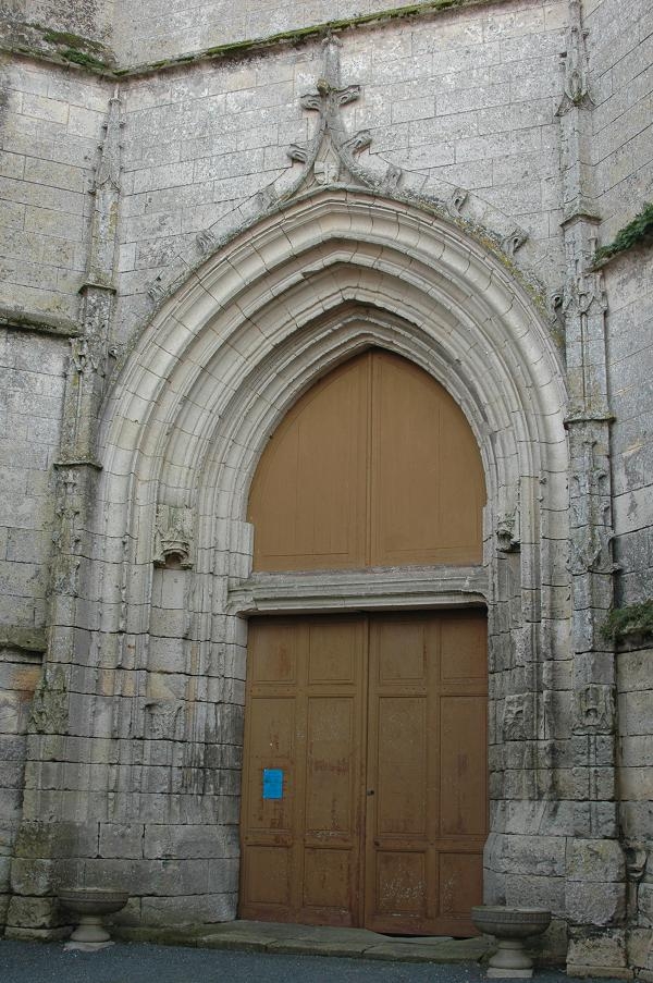 St jean d'Angle, le clocher porche église st jean baptiste - Saint-Jean-d'Angle