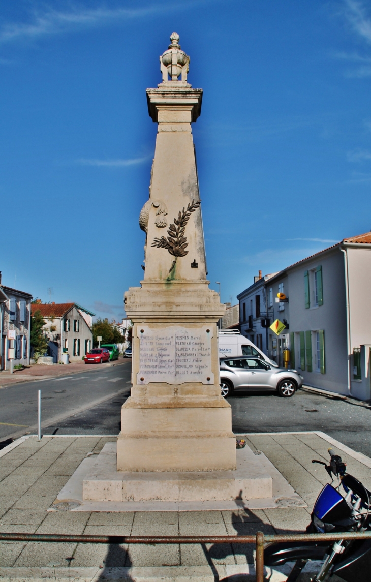 Monument aux Morts - Saint-Laurent-de-la-Prée