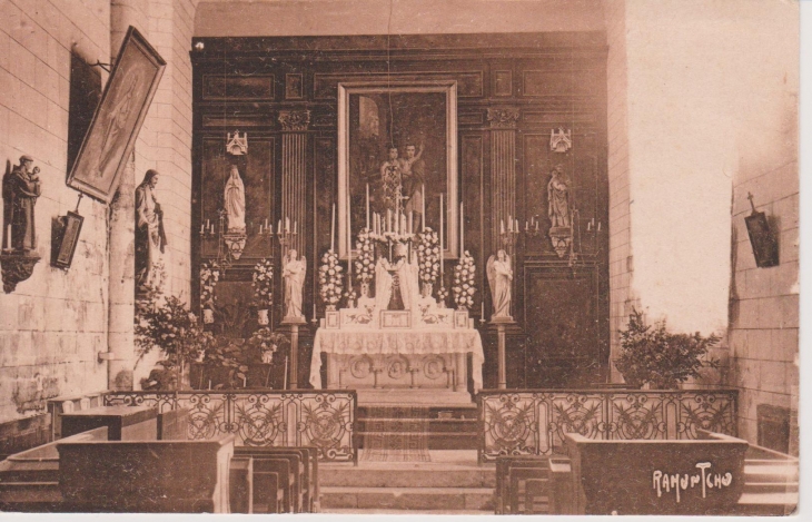 Autel de l'église romane en 1945 - Saint-Rogatien