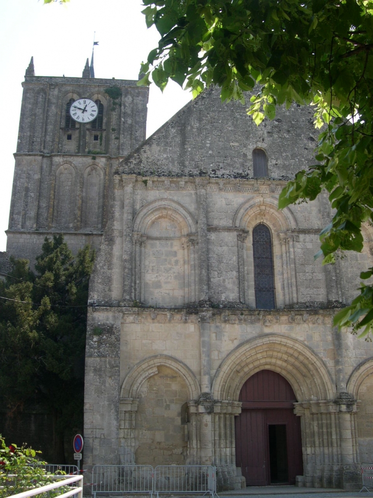 L'Eglise - Saint-Savinien