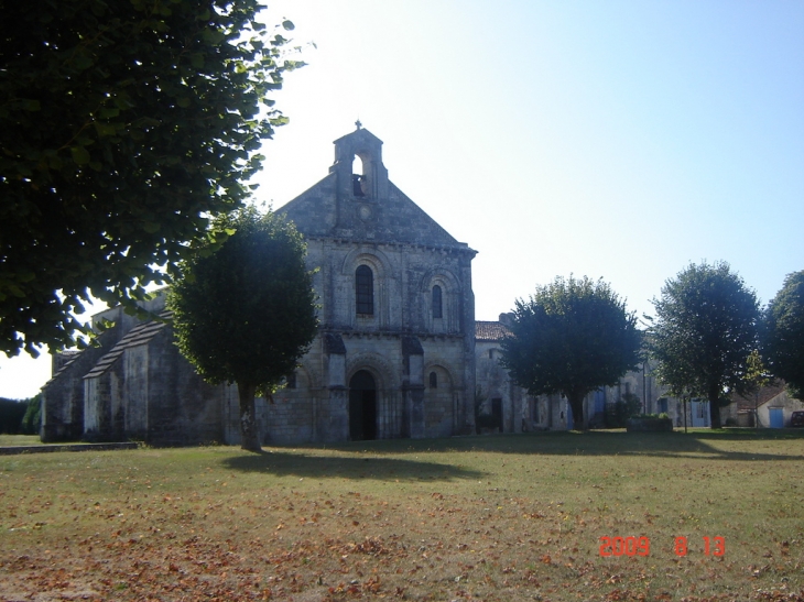 Eglise Romane du XIIème siècle - Sainte-Gemme