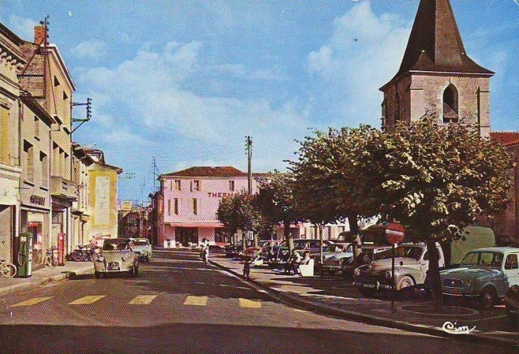 Place de l'église - Saujon