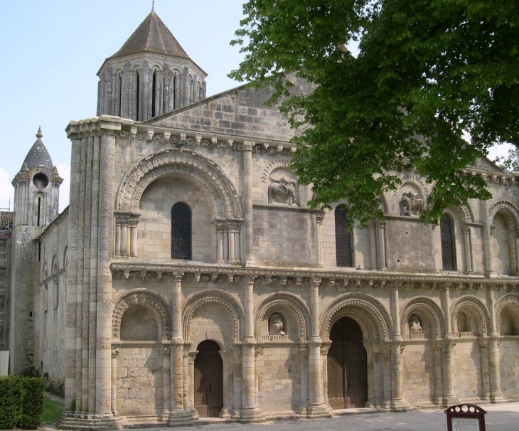 église - Surgères