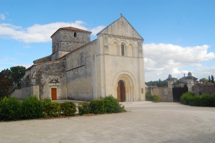 Eglise Saint  Pierre  - Ambleville