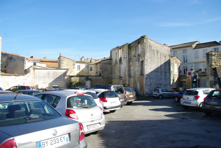 Petit parking d’Angoulême centre ville