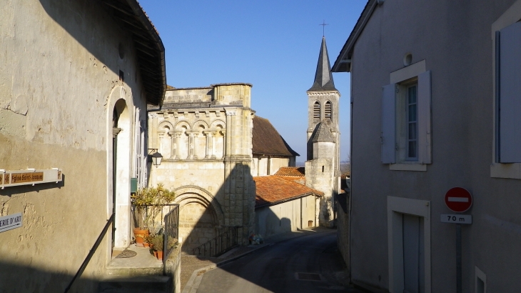 L'église Saint Jacques. - Aubeterre-sur-Dronne